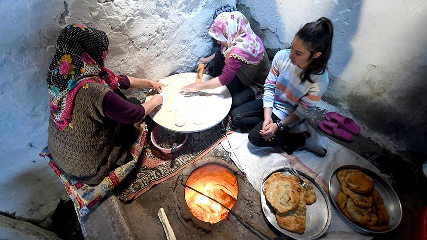 Tandırlar ramazan sofraları için yandı