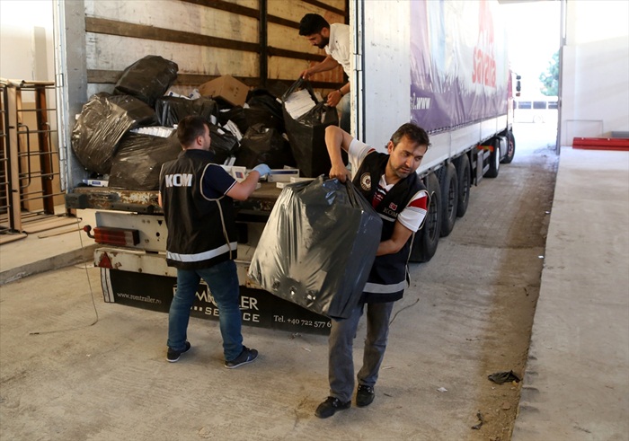 Adana'da 50 bin paket kaçak sigara ele geçirildi