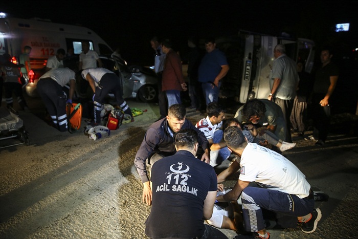 Bayram tatilinin ilk gününde trafik kazaları can aldı