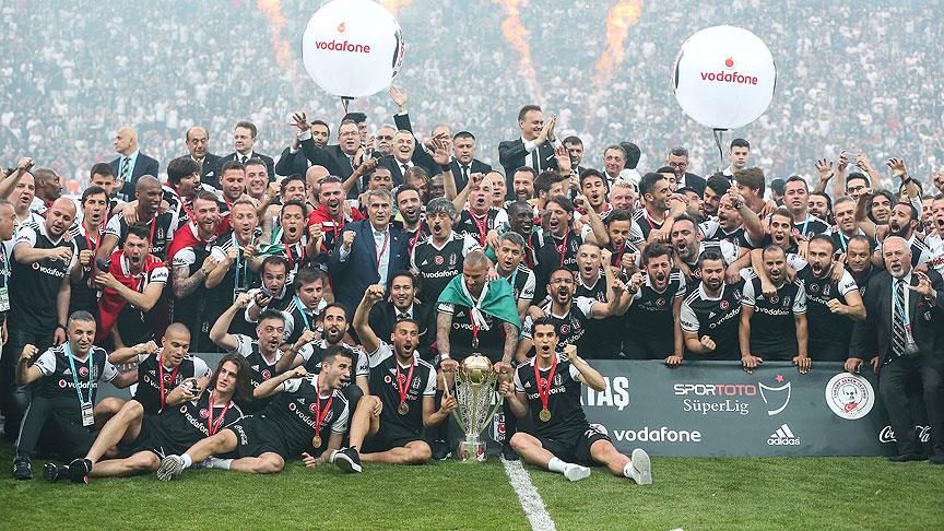 Beşiktaş şampiyonluk kupasını aldı