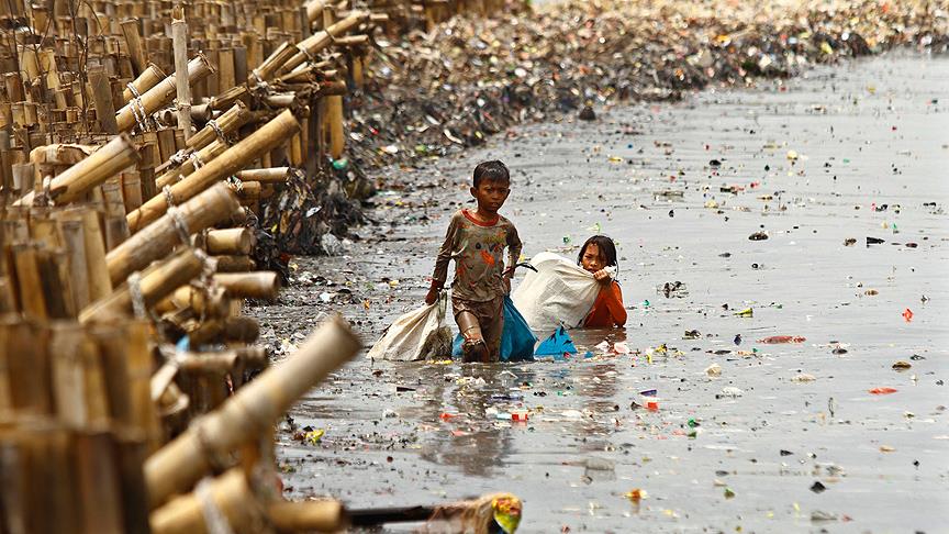 'Okyanuslardaki plastik çöpler 2050'de balıklardan fazla olacak..'