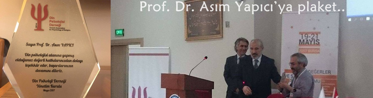 Prof. Dr. Asım Yapıcı’ya plaket