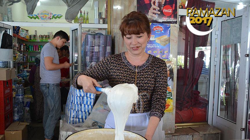 Özbekistan'da ramazan sofrası