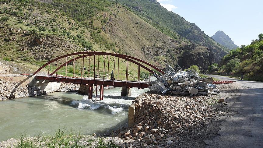 DBP'li belediye PKK'lı teröristler için köprü yaptırmış