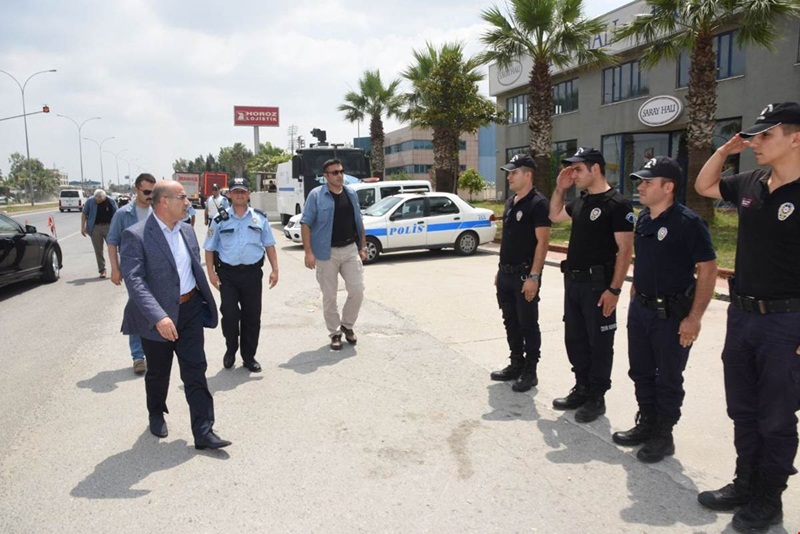 Vali Demirtaş, Polis Uygulama Noktasını Denetledi