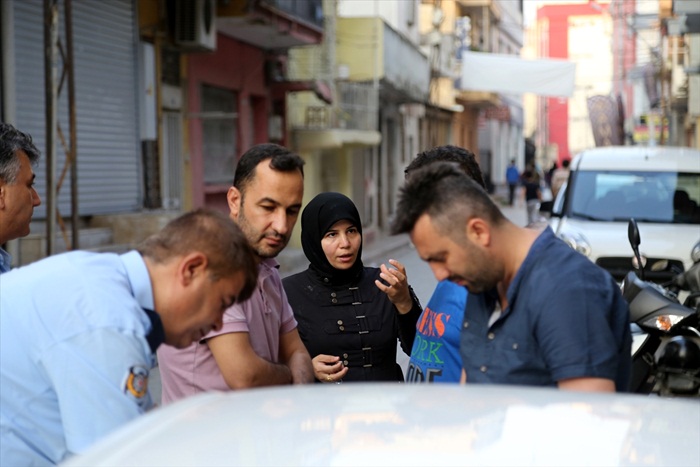 Adana'da kapkaç anı güvenlik kamerasında