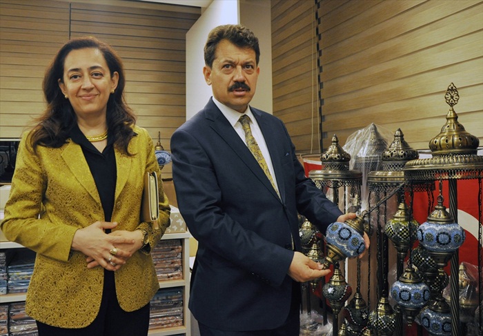 Hükümlülerin el emeği ürünleri satışa sunuldu