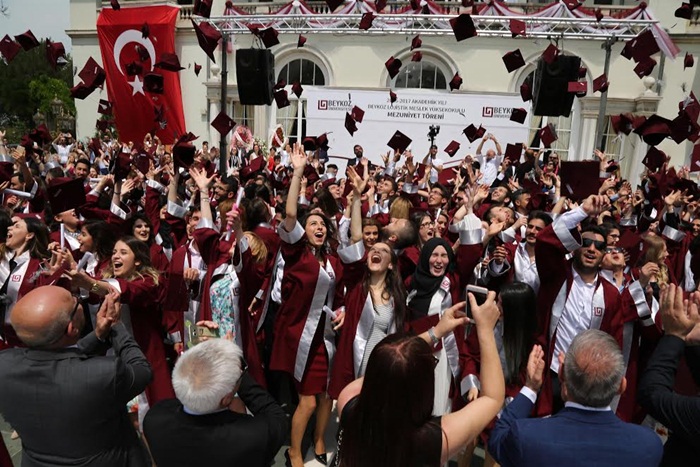 Beykoz Üniversitesi’nde Mezuniyet Coşkusu