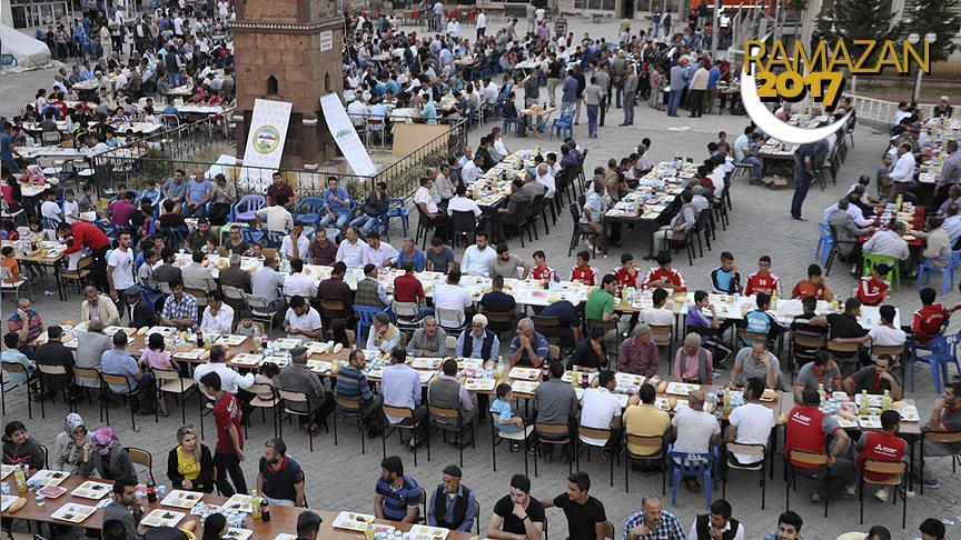 Eruh Belediyesinden 2 bin kişiye iftar