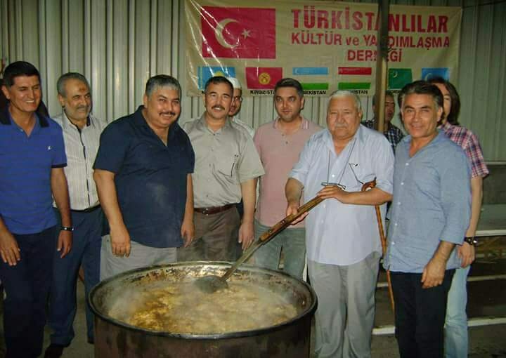 Türkistanlılar Derneğin de İftar..