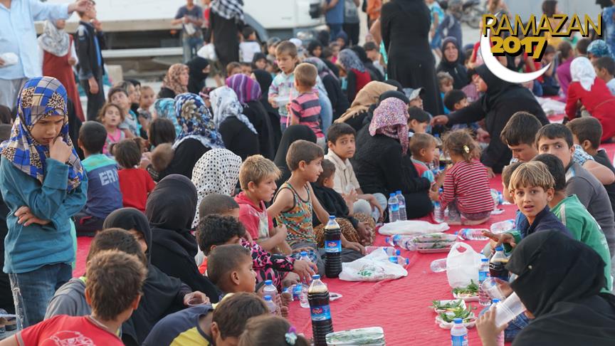 Suriyeli yetimler iftarda buluştu