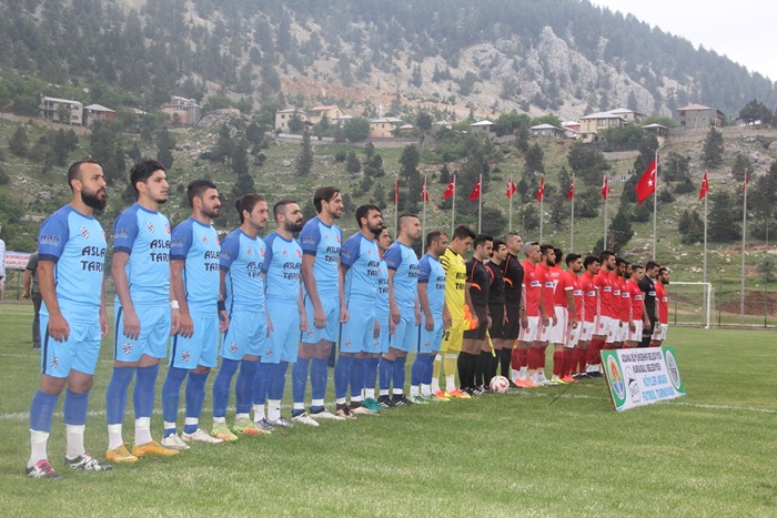 Karaisalı'da Futbol Şöleni Başladı