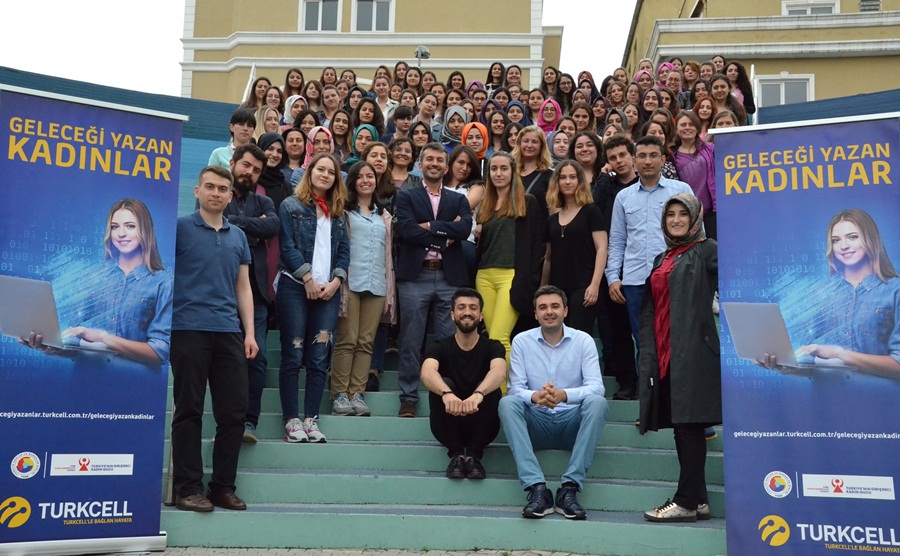 Kadınlar Adana’da geleceği yazıyor