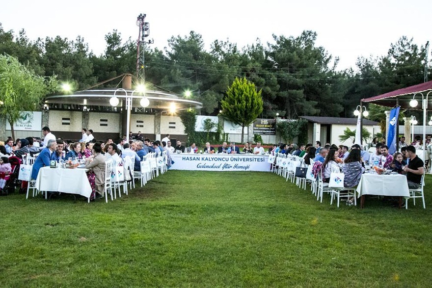 Eğitim camiası HKÜ’nün iftar yemeğinde buluştu