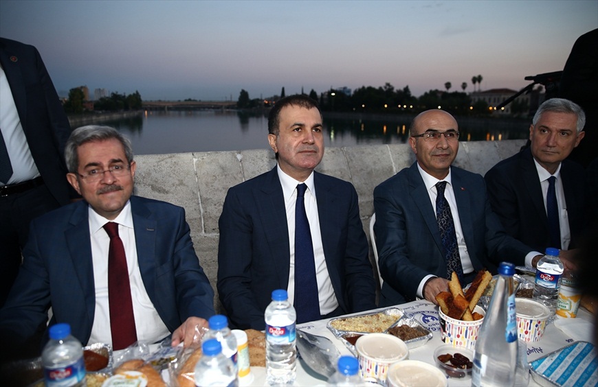 Tarihi Taşköprü'de iftar