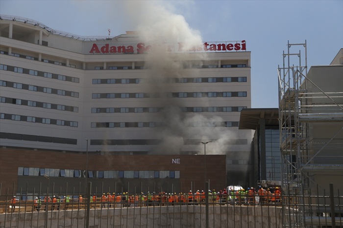 Adana Şehir Hastanesi inşaatında yangın
