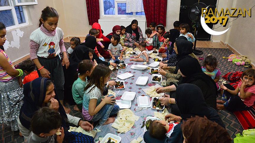 ABD'deki Müslümanlardan Suriyelilere iftar