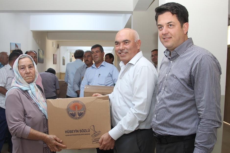 Karaisalı'da Muhtarlara Kırtasiye Yardımı