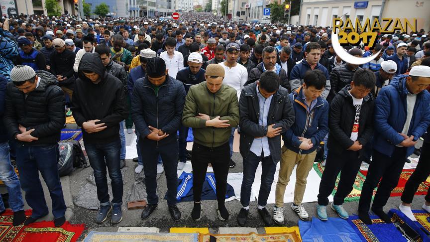 Ramazan Bayramı'na bir gün geç girdiler