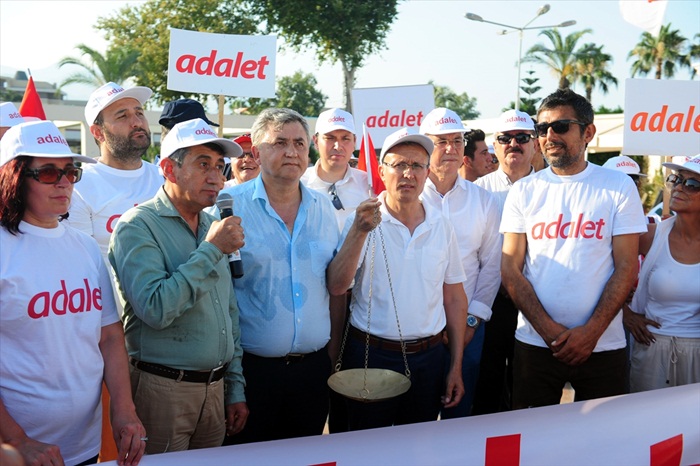 CHP'nin, Berberoğlu'nun tutuklanmasına tepki yürüyüşü