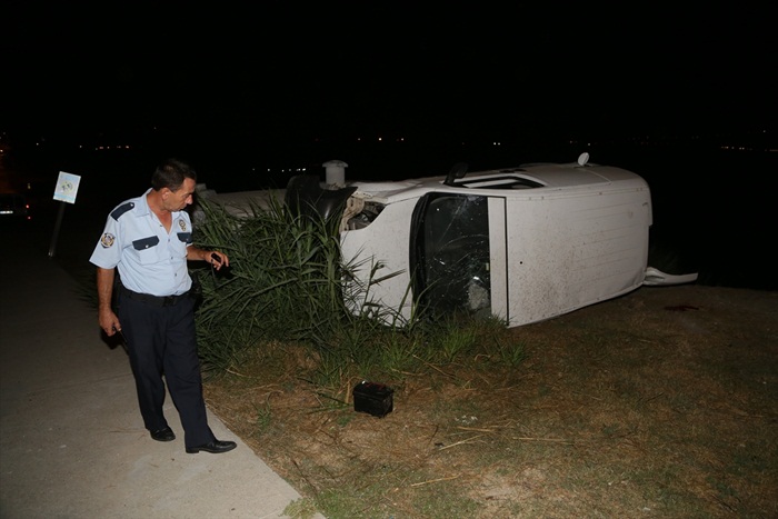 Kaza yapan sürücü aracını terk etti