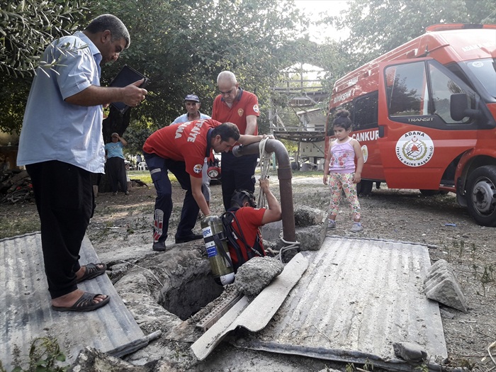Su kuyusuna düşen kediyi itfaiye kurtardı 