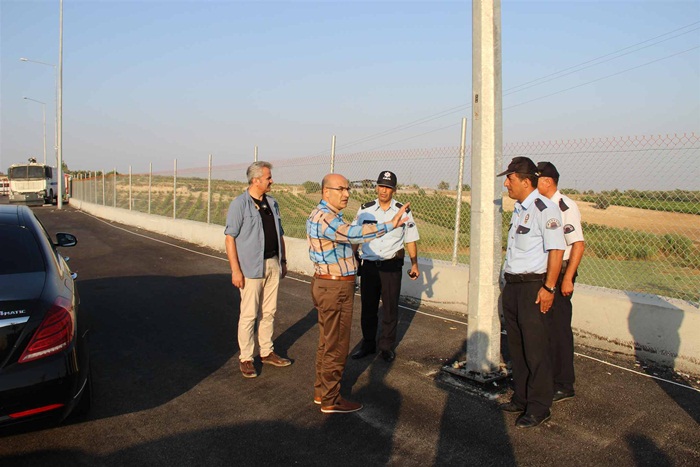 Vali Demirtaş, Polis Uygulama Noktasını Denetledi