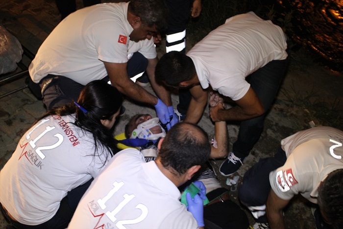 Sulama kanalına düşen kişiyi vatandaş kurtardı