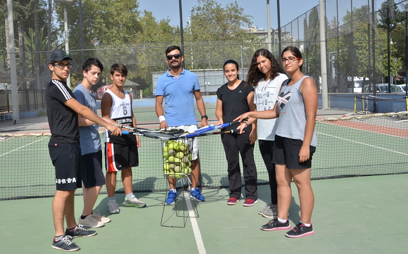 Adana'da Tenis İl Spor Okulları kursları devam ediyor