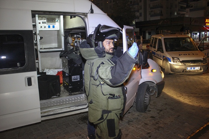 Adana'da esnafın "şüpheli paket" tepkisi