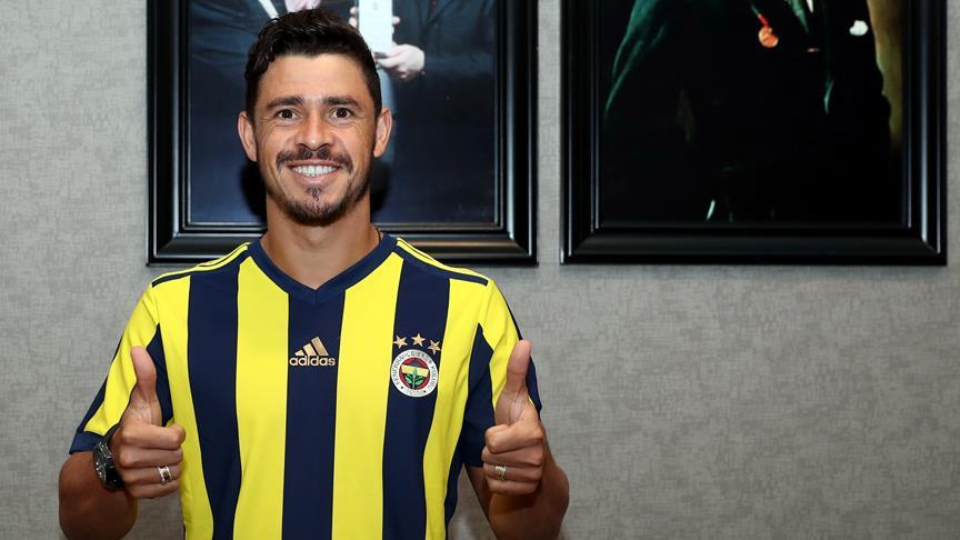 Fenerbahçe Giuliano ile 4 yıllık sözleşme imzaladı