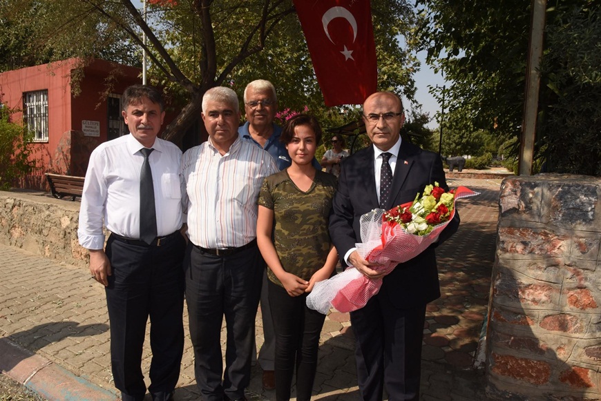 Vali Demirtaş, Sarıçam İlçesi’nde Muhtar ve Vatandaşlarla Bir Araya Geldi
