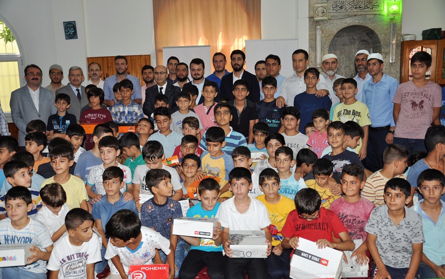 Vali Demirtaş, Yaz Kursu’nda Kur’an-I Kerim Eğitimini Tamamlayan Öğrencileri Ödüllendirdi