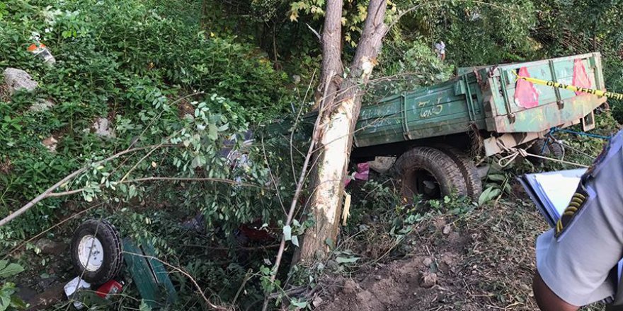 Sakarya'da işçileri taşıyan traktör devrildi: 7 ölü, 10 yaralı