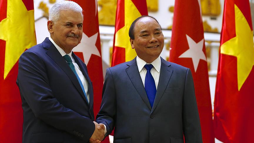 Başbakan Yıldırım Vietnam'da resmi törenle karşılandı