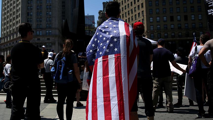 Beyaz Saray önünde Trump'ın 'seyahat yasağı' protesto edildi