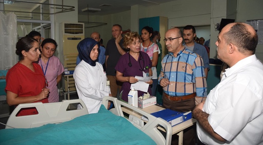 Vali Demirtaş, Adana'da oksijen sistemindeki sorunu yerinde inceledi..