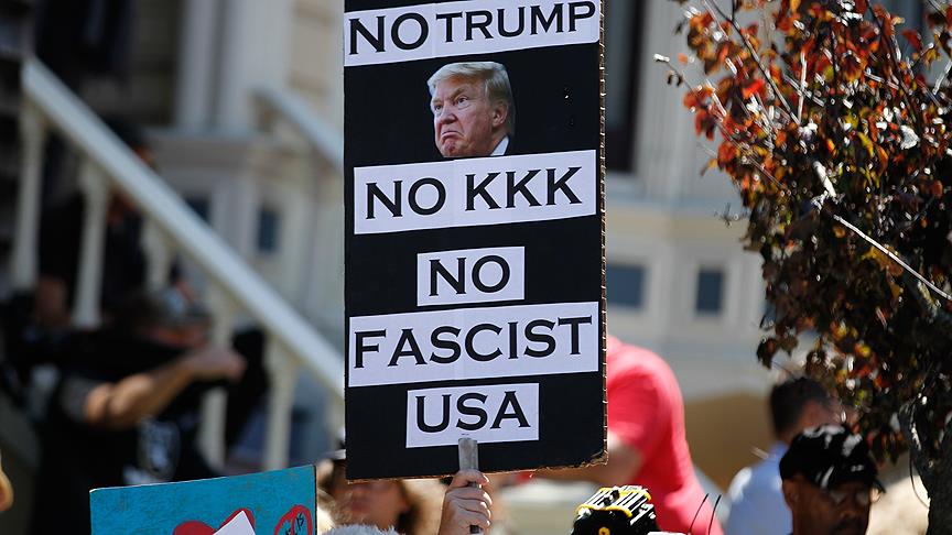 San Francisco'da ırkçılar ve Trump protesto edildi