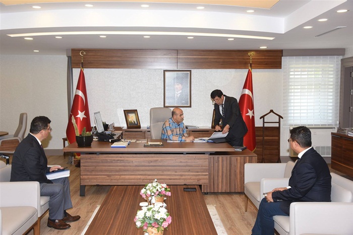 Adana Valisi Demirtaş'tan Devlet Hastanesi’ni ziyaret