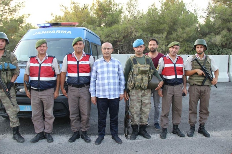 Vali Demirtaş, Jandarma Uygulama Noktasını Denetledi