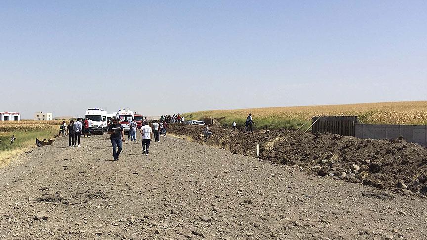 Diyarbakır'da askeri aracın geçişi sırasında patlama: 2 sivil hayatını kaybetti