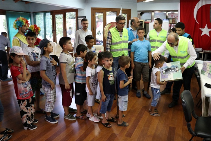 İhtiyaç sahibi çocuklara bayram hediyesi