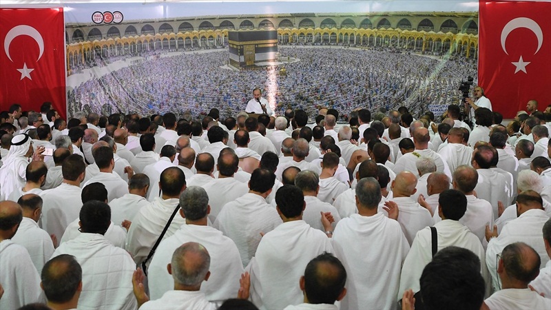 Hacı adayları Arafat vakfesinde