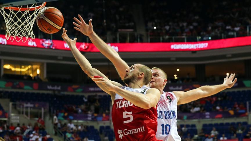 A Milli Basketbol Takımı liderlik koltuğuna oturdu