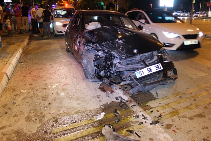Adana'da trafik kazası: 3 yaralı