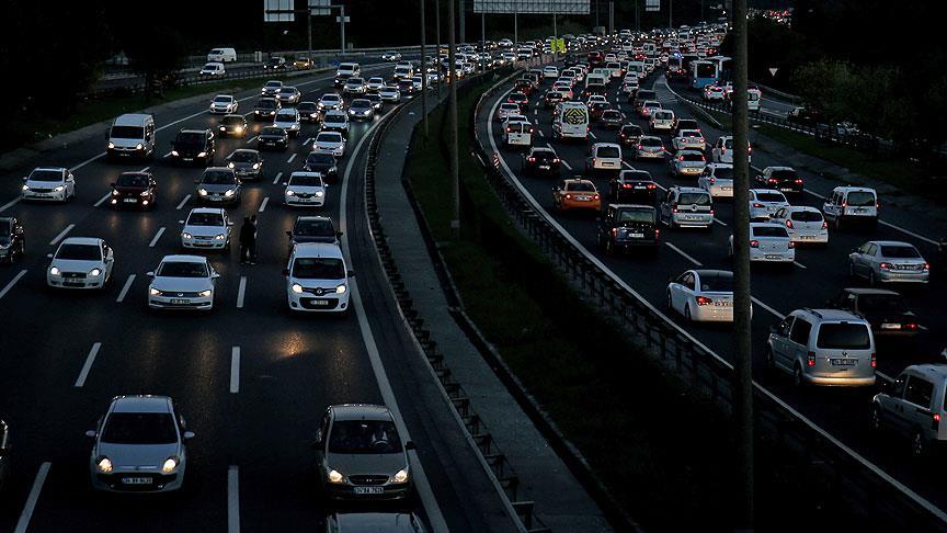 Anadolu Otoyolu'nda tatil dönüşü yoğunluğu