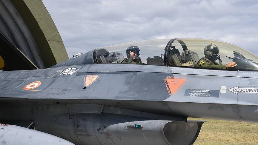 Orgeneral Akar F-16 ile uçtu