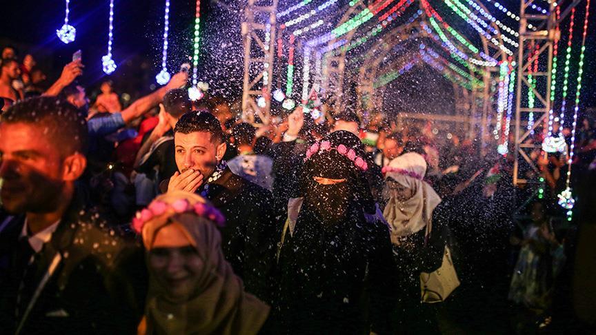 Gazzeli gelin ve damatlardan Arakanlı Müslümanlara destek