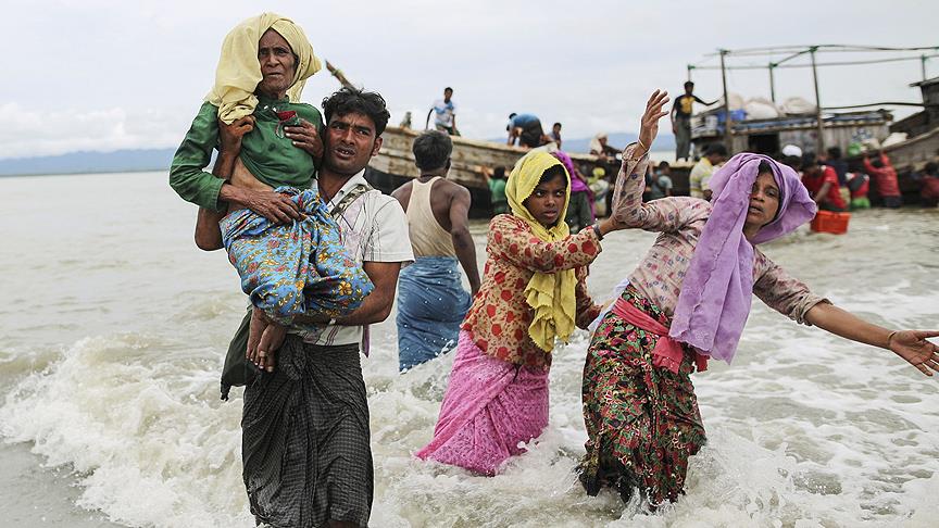 Arakanlı Müslümanlar Bangladeş'e sığınmaya devam ediyor