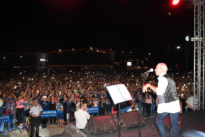 Adana'da Edip Akbayram Konseri